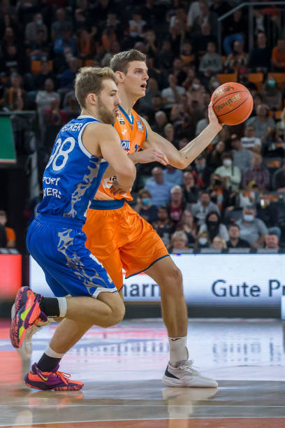 三分球和坚 三分球和坚